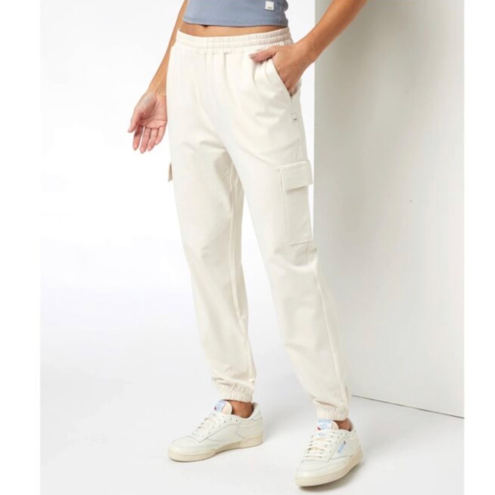 Gently Worn Vuori Cargo Boyfriend Jogger